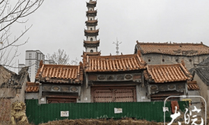 河南周口中华五千年景区荒废沦为“鬼城”，曾投资千万修建，投资方：因多种原因关闭，计划修复扩建；当地回应：建筑已是危房，会考虑打造