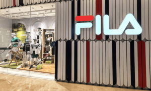 店员备注顾客信息“买双鞋子都嫌贵”，还发到了会员群！斐乐官方紧急致歉