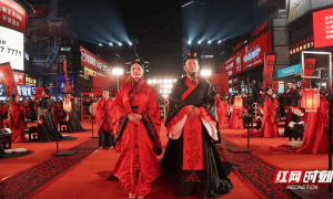 汶川地震被救起的女孩，17年后和救她的军人结婚了